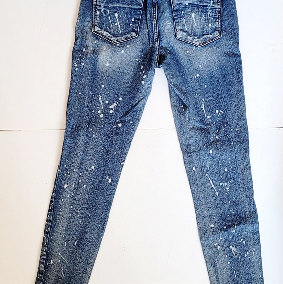 Distressed Jeans - Picture 11 of 12